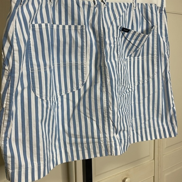 LEE Women’s Skort Blue White Stripe Mid Rise Comfort WaistBand MIDI Size 22M - Picture 6 of 9